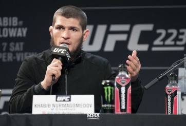 Khabib chỉ trích mạnh mẽ phóng viên đụng chạm vấn đề sắc tộc