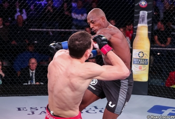 33 giây knockout chớp nhoáng, võ sĩ MMA nhẹ nhàng ẵm 1 triệu đô tiền thưởng