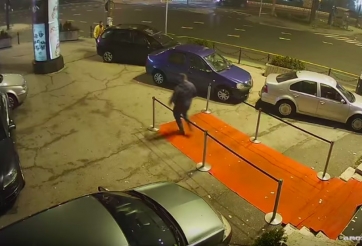 VIDEO Cựu võ sĩ UFC ra tay nghĩa hiệp, ngăn chặn vụ hành hung nữ giới