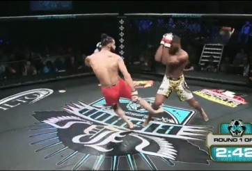 VIDEO: Chấn thương kinh hoàng, võ sĩ gãy đôi ống đồng khi đá đối thủ