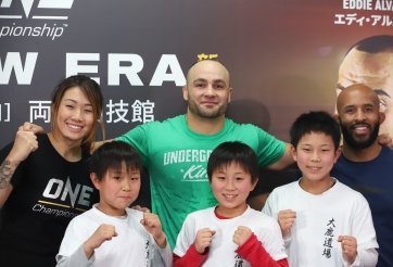 Demetrious Johnson và Eddie Alvarez ra mắt ONE Championship trong buổi seminar sự kiện A New Era