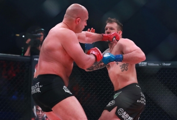 VIDEO: Hạ gục huyền thoại MMA Fedor sau 35 giây, Ryan Bader vô địch hạng nặng Bellator