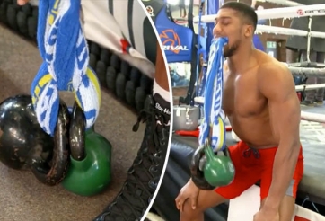 VIDEO Bài tập cổ 'cực dị' của Anthony Joshua với tạ nặng 20kg
