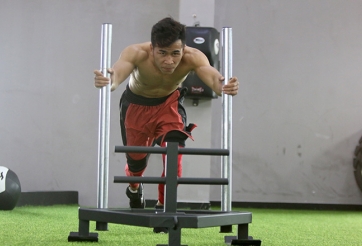 VIDEO Trần Văn Thảo hăng say tập luyện xuyên Tết Nguyên Đán