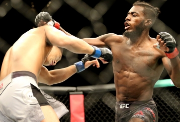 VIDEO: Pha knockout chuẩn đến từng milimet của Devonte Smith