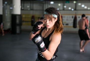 Thiên thần làng MMA Angela Lee và năm 2018 đầy sóng gió