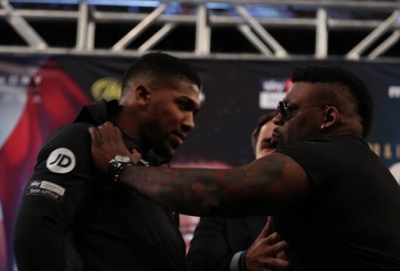 Anthony Joshua bị đối thủ Jarrell Miller 'cà khịa' trong lần đầu giáp mặt