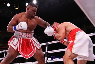 VIDEO: Đối thủ 'bé bự' của Anthony Joshua là ai?