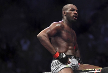 Jon Jones: 'Lạy chúa may là Rumble Johnson đã giải nghệ'