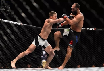 FULL TRẬN UFC: Stephen Thompson bất ngờ đánh gục 'cỗ xe tải' Johny Hendricks