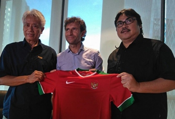 Đội tuyển Indonesia chính thức ra mắt thầy cũ của De Gea, Mata