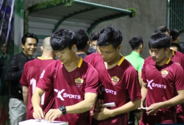 Đội của Công Phượng thua 5-6 trong trận đá 'phủi' làm từ thiện