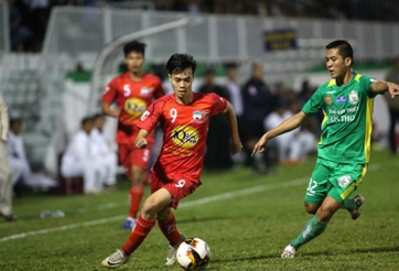 Tin bóng đá HOT tối 15/2: Văn Toàn gạt 'cái tôi', đề cao tập thể