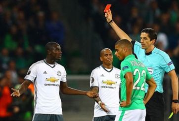 Bailly nhận thẻ đỏ, MU vào vòng 1/8 Europa League