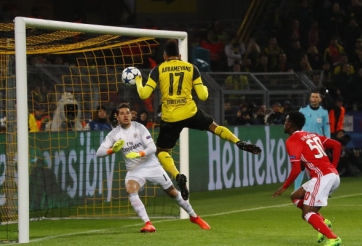 Dortmund hiên ngang vào tứ kết Champions League