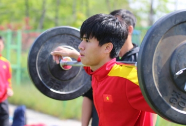 U20 VN vẫn nhăn mặt gánh tạ trước ngày đá U20 World Cup