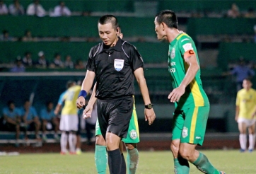 Cầu thủ giẫm lên người Thái Quý bị cấm thi đấu 3 trận