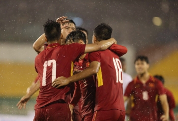 HLV Lê Thụy Hải chỉ tên cầu thủ chơi hay nhất của U22 VN