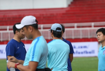 HLV các đội U22 HQ, Đông Timor bức xúc với BTC sân Thống Nhất