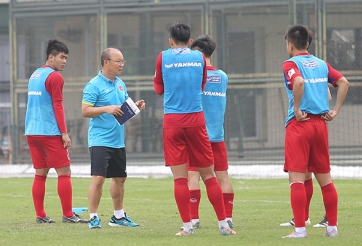 HLV Park Hang Seo 'lác mắt' với khả năng không chiến của 1 cầu thủ VN