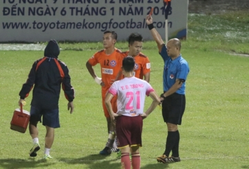 HLV Lê Huỳnh Đức tố học trò... cố tình nhận thẻ đỏ