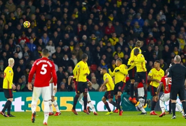 Chiêm ngưỡng siêu phẩm 'bay giữa ngân hà' của Ashley Young