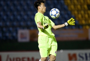 Thủ môn ĐTQG 'vồ ếch' trên không khiến đội nhà ôm hận