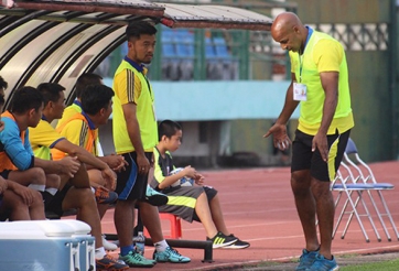 Bị loại sớm, HLV Tây của PVF chê cầu thủ V-League của đội khác