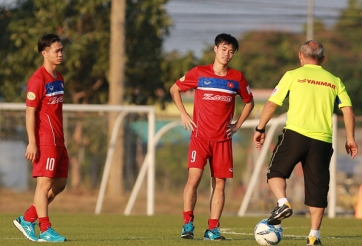 Bị HLV Park Hang Seo nhắc riêng, Văn Toàn nói gì?