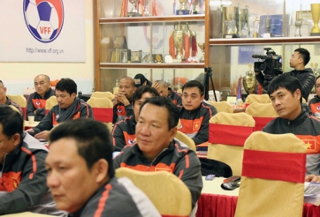 HLV Hữu Thắng và 16 HLV VN có thể dẫn dắt CLB ở nước ngoài