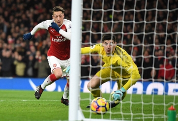 Arsenal hòa nghẹt thở Chelsea bằng bàn thắng phút bù giờ