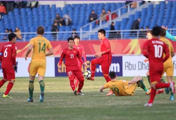 Khó tin với cầu thủ VN chuyền bóng chính xác 100% trong trận thắng Úc