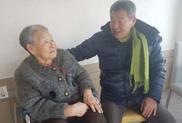 Mẹ HLV Park Hang Seo nghẹn ngào: 'Xin hãy đưa tôi sang Việt Nam gặp con trai'