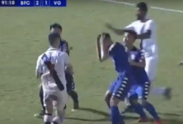 Sốc: Cầu thủ Vasco Gama tung nắm đấm, đánh 2 cầu thủ Bình Dương