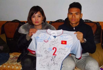 Xuân Mạnh tặng 330 triệu tiền bán áo làm từ thiện