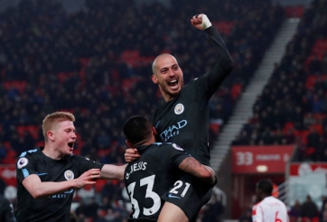 Man City đá như đi dạo, tiến gần hơn tới chức vô địch