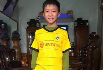 Thần đồng bóng đá Hà Tĩnh gây sốt với khả năng xử lý bóng 'như Messi'