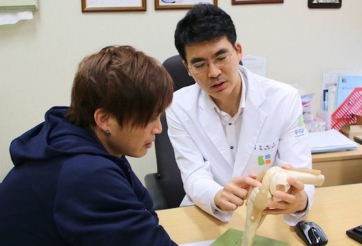 Bất ngờ với quyết định của BV Hàn Quốc với tiền vệ Tuấn Anh