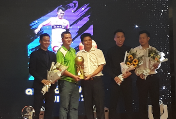 Long “Tôm” giành danh hiệu Quả bóng vàng phủi 2017