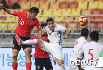 ĐNÁ xì xào tán chuyện VN đá ngang ngửa Hàn Quốc: Sớm muộn họ cũng xưng vương!