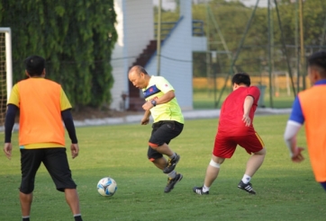 HLV Park Hang Seo ghi bàn, đội vẫn thua sát nút trong trận cầu ‘kì lạ'