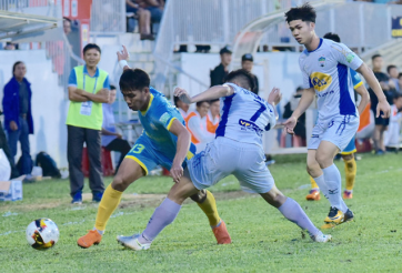 Công Phượng để lại hình ảnh xấu xí trong trận thua của HAGL