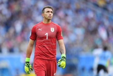 Thủ môn Uruguay mất 2 người thân trước khi thành ‘tội đồ’ ở trận thua Pháp