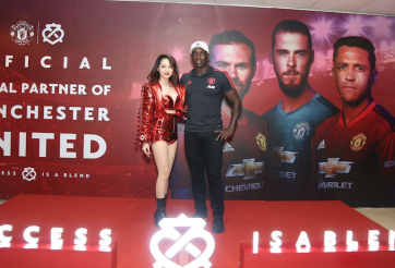 Bảo Anh rạng rỡ bên siêu sao Manchester United