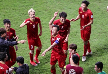 Cầu thủ Việt Nam quậy tưng bừng sau trận thắng Jordan