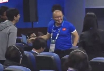 Hành động đẹp của HLV Park với các PV Hàn Quốc khi chia tay Asian Cup