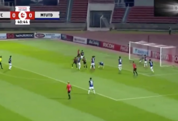 VIDEO: Văn Lâm cản phá xuất thần khiến ý định ăn mừng sớm của đối thủ bất thành