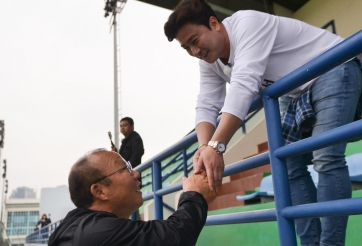 VIDEO: U23 Việt Nam đón Ahn Jung Hwan và tài tử điện ảnh Hàn Quốc trên sân tập