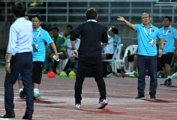 HLV Park Hang-seo nổi nóng với hành động của ông Nishino