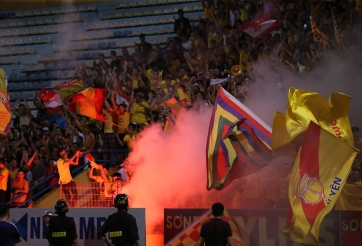 Vụ việc trên sân Hàng Đẫy: Không chỉ là những quả pháo!